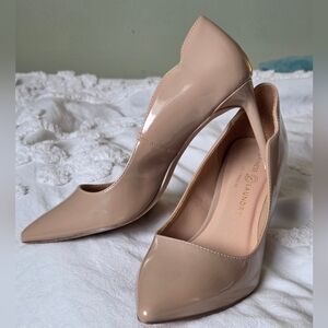 Chinese Laundry Nude Netrual Patent Scalloped Stilettos Sz 7.5